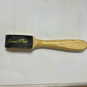 Brush for ballrooms shoes